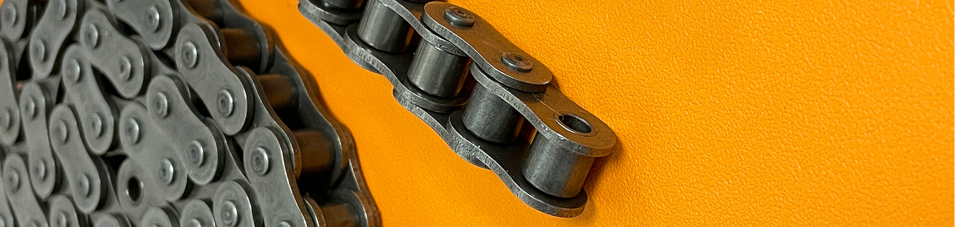 Gamme de chaînes de transmission et de manutention Chaînes de transmission utilisées sur un système industriel