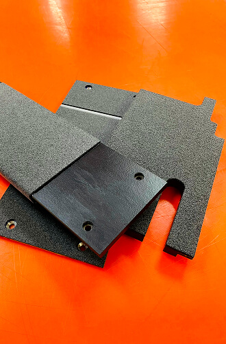 Revêtement de pièces planes industrielles Garnissage de pièce plane avec feutre technique